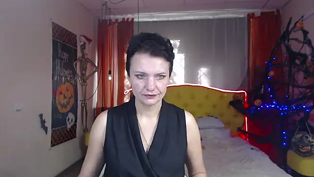 AvaSaturnian online show from 10/31/25, 11:40