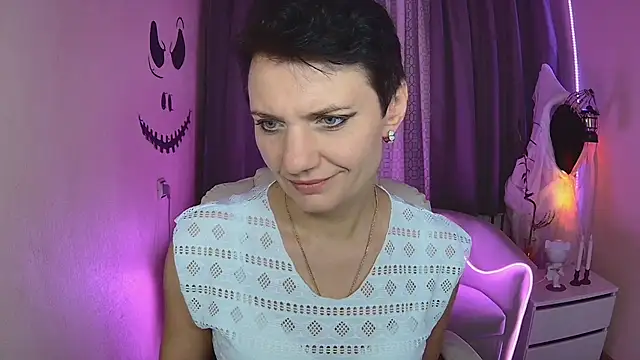 AvaSaturnian online show from 10/26/25, 01:33