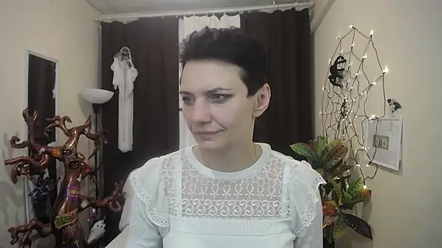 AvaSaturnian online show from 10/15/25, 12:24