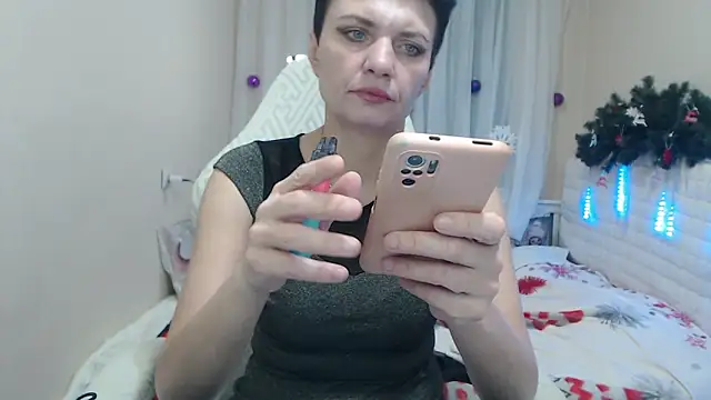 AvaSaturnian online show from 12/14/25, 01:17