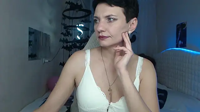 AvaSaturnian online show from 10/11/25, 12:28