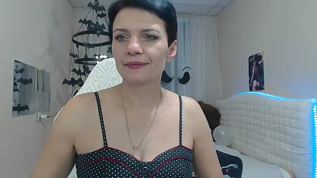 AvaSaturnian online show from 10/17/25, 12:29