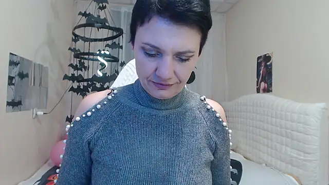 AvaSaturnian online show from 10/13/25, 12:18