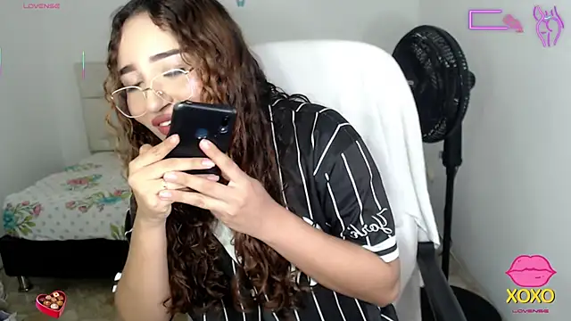 Snapshot of sasha_17_ chatting on 10/06/25, 05:02 sasha 17 online show from 10/06/25, 05:02