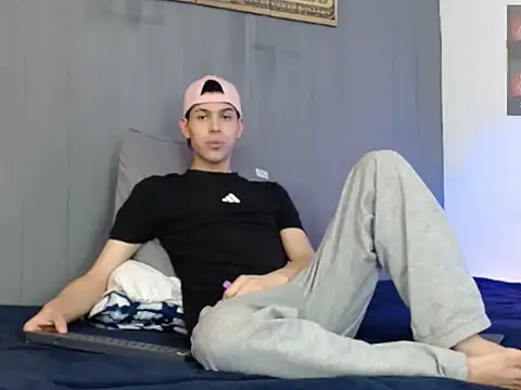 Snapshot of angeloo_666 chatting on 09/12/25, 07:46 angeloo 666 online show from 09/12/25, 07:46