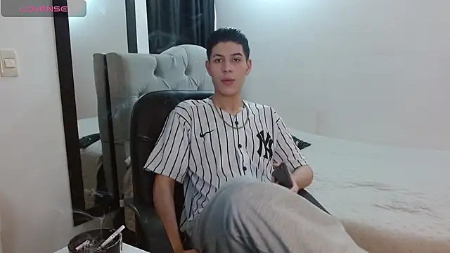 Snapshot of angeloo_666 chatting on 11/12/25, 09:07 angeloo 666 online show from 11/12/25, 09:07