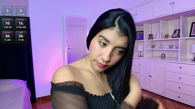 nina moen online show from 10/07/25, 09:38