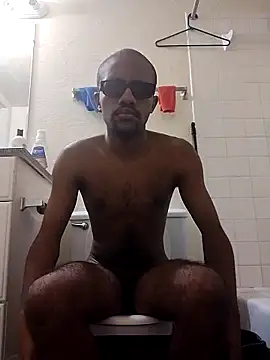 Snapshot of moneybaggtj chatting on 09/24/25, 03:18 moneybaggtj online show from 09/24/25, 03:18