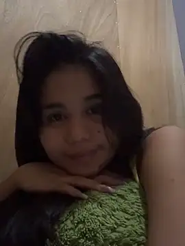 Snapshot of AngelHille chatting on 10/17/25, 04:53 AngelHille online show from 10/17/25, 04:53