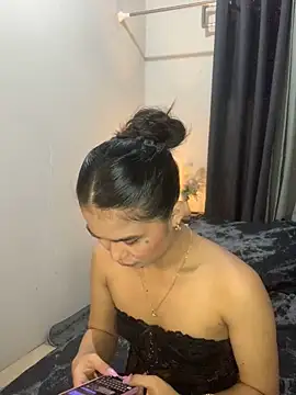 AngelHille online show from 11/18/25, 05:38