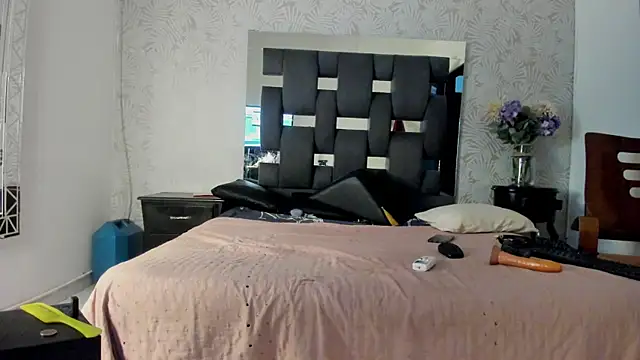 MissDiabla  online show from 10/31/25, 03:08