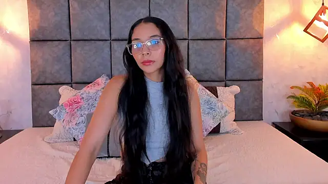 Roseaurora online show from 06/18/26, 10:53