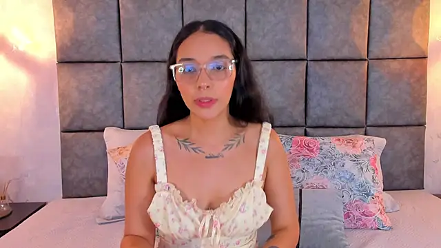 Roseaurora online show from 07/04/26, 11:27
