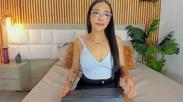 Roseaurora online show from 10/07/25, 12:28