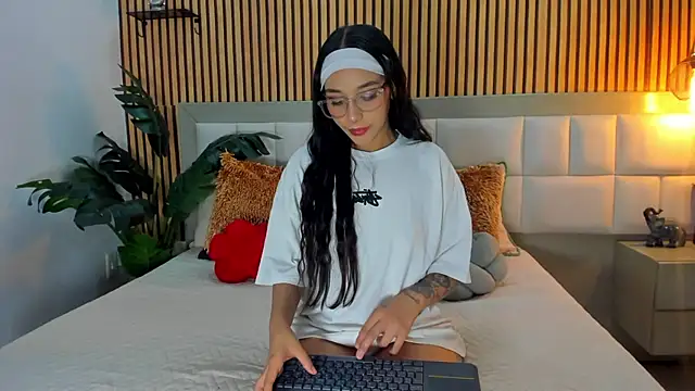 Roseaurora online show from 01/13/26, 01:04