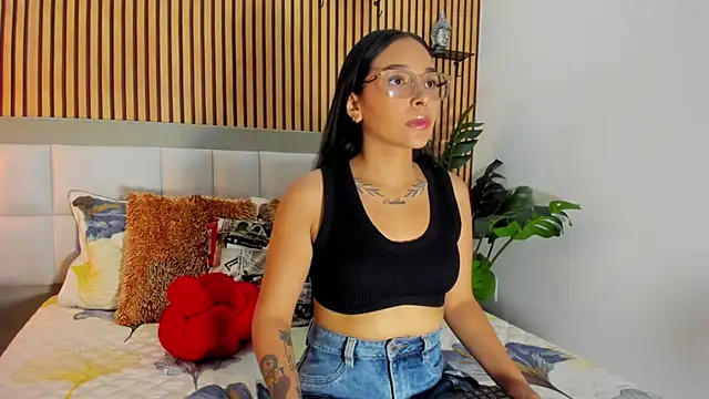 Roseaurora online show from 09/18/25, 11:46