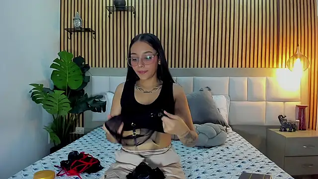 Roseaurora online show from 11/23/25, 02:27