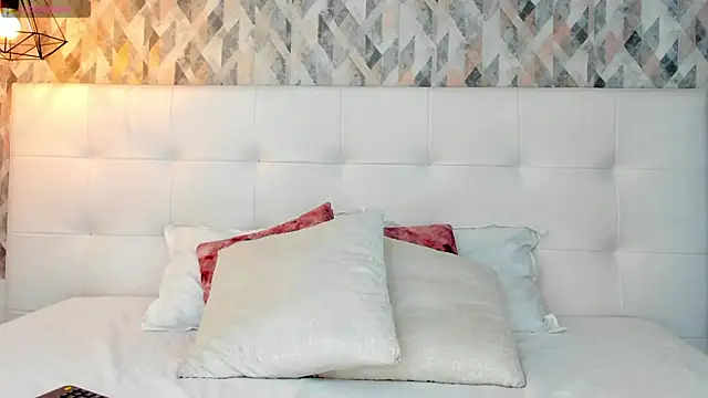 Roseaurora online show from 07/15/26, 11:17