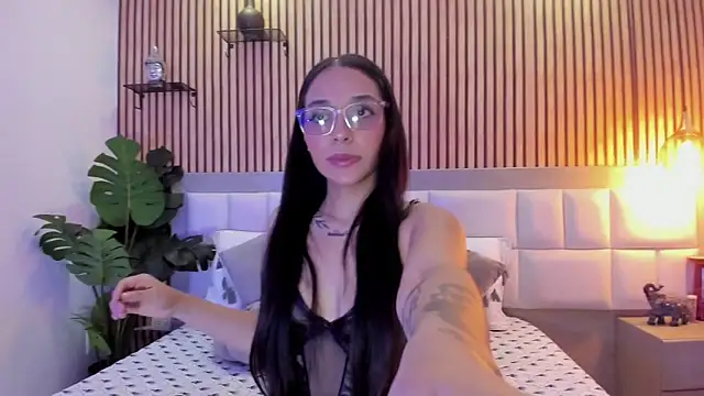 Roseaurora online show from 11/20/25, 12:39