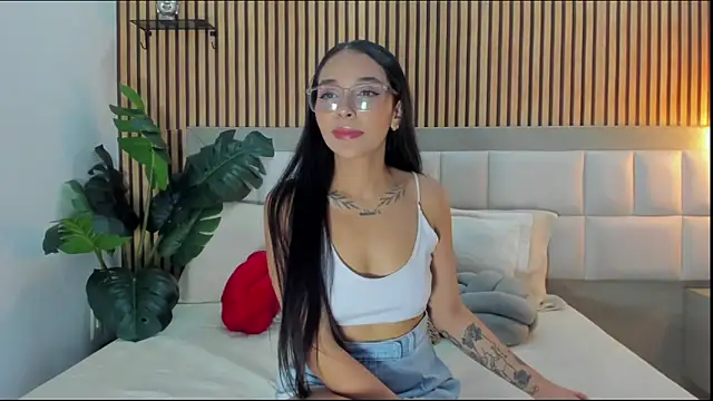 Roseaurora online show from 02/07/26, 12:24