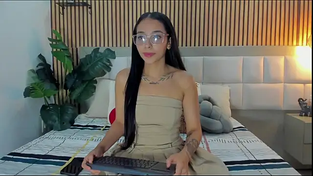 Roseaurora online show from 02/11/26, 12:49