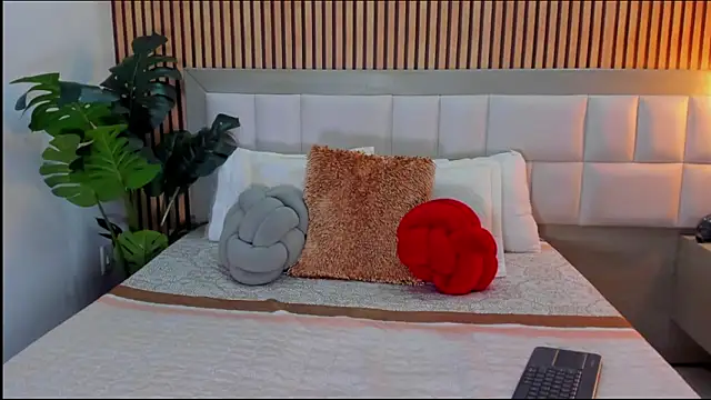 Roseaurora online show from 02/28/26, 01:11