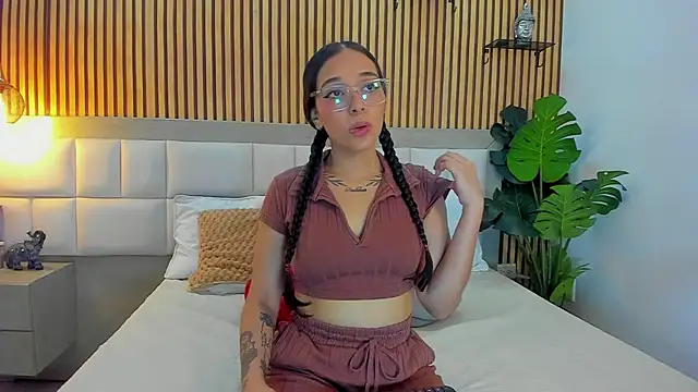 Roseaurora online show from 11/11/25, 12:44