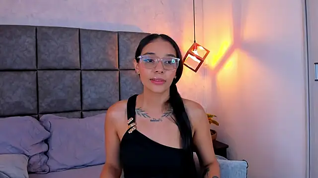 Roseaurora online show from 05/11/26, 04:04