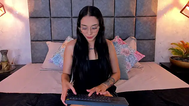 Roseaurora online show from 06/02/26, 10:37