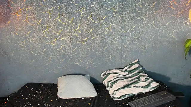 Snapshot of zorre_ chatting on 10/14/25, 06:52 zorre online show from 10/14/25, 06:52