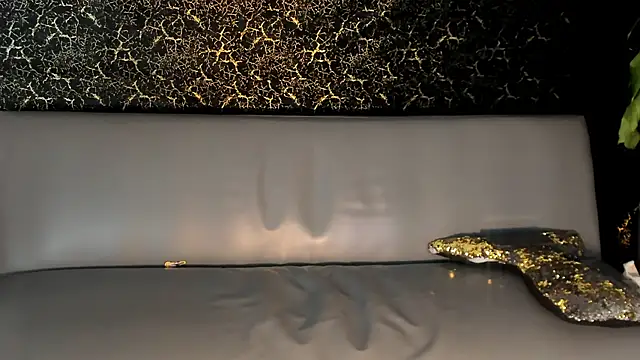 Snapshot of zorre_ chatting on 10/31/25, 10:38 zorre online show from 10/31/25, 10:38