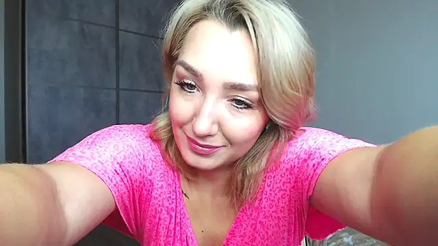 Snapshot of selenallen chatting on 09/26/25, 01:40 selenallen online show from 09/26/25, 01:40