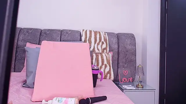 Snapshot of sweegirl69 chatting on 11/18/25, 12:08 sweegirl69 online show from 11/18/25, 12:08