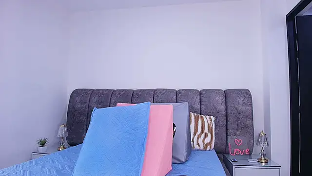 Snapshot of sweegirl69 chatting on 11/21/25, 12:04 sweegirl69 online show from 11/21/25, 12:04