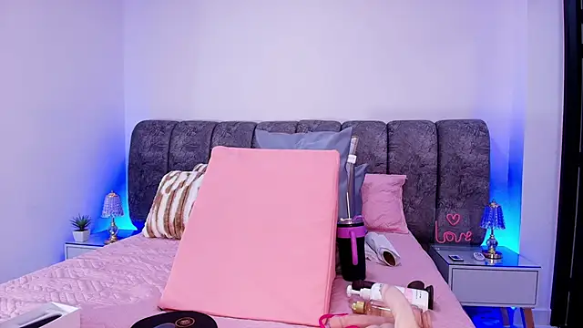 Snapshot of sweegirl69 chatting on 11/14/25, 12:09 sweegirl69 online show from 11/14/25, 12:09