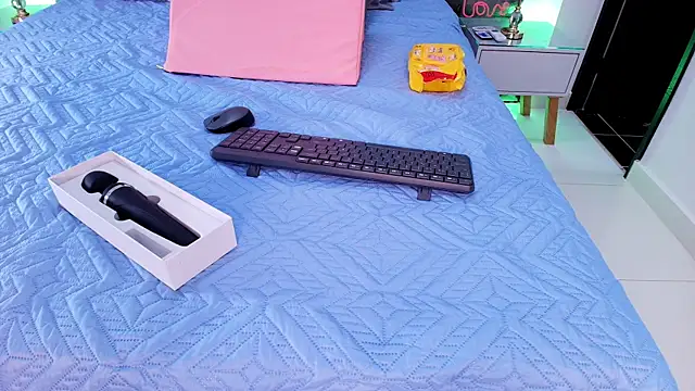 Snapshot of sweegirl69 chatting on 11/13/25, 11:58 sweegirl69 online show from 11/13/25, 11:58