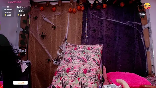 Snapshot of sweegirl69 chatting on 10/28/25, 11:53 sweegirl69 online show from 10/28/25, 11:53