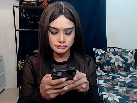 Snapshot of RositaUshvada chatting on 10/12/25, 12:39 RositaUshvada online show from 10/12/25, 12:39