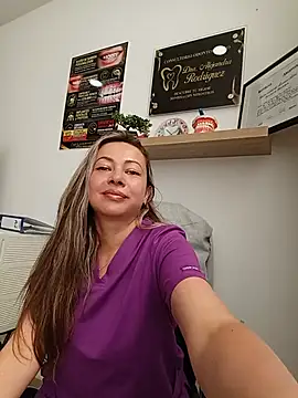 Snapshot of Madisson-04_ chatting on 06/20/26, 04:01 Madisson-04 online show from 06/20/26, 04:01