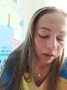 Snapshot of Madisson-04_ chatting on 05/20/26, 01:52 Madisson-04 online show from 05/20/26, 01:52