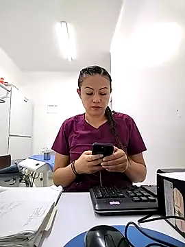 Snapshot of Madisson-04_ chatting on 10/27/25, 07:37 Madisson-04 online show from 10/27/25, 07:37