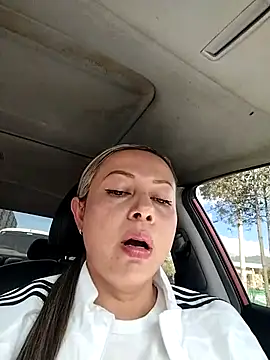 Snapshot of Madisson-04_ chatting on 11/22/25, 07:02 Madisson-04 online show from 11/22/25, 07:02