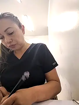 Snapshot of Madisson-04_ chatting on 12/03/25, 03:00 Madisson-04 online show from 12/03/25, 03:00