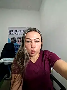 Snapshot of Madisson-04_ chatting on 11/26/25, 03:12 Madisson-04 online show from 11/26/25, 03:12