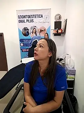 Snapshot of Madisson-04_ chatting on 11/13/25, 06:34 Madisson-04 online show from 11/13/25, 06:34