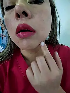 Snapshot of Madisson-04_ chatting on 11/18/25, 03:15 Madisson-04 online show from 11/18/25, 03:15