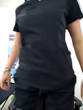 Snapshot of Madisson-04_ chatting on 11/12/25, 03:27 Madisson-04 online show from 11/12/25, 03:27