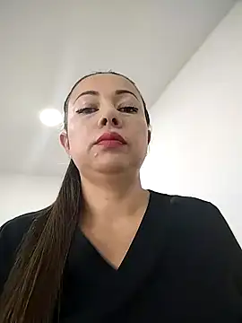 Snapshot of Madisson-04_ chatting on 11/17/25, 12:31 Madisson-04 online show from 11/17/25, 12:31