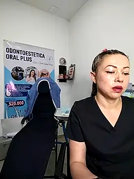 Snapshot of Madisson-04_ chatting on 11/28/25, 12:05 Madisson-04 online show from 11/28/25, 12:05