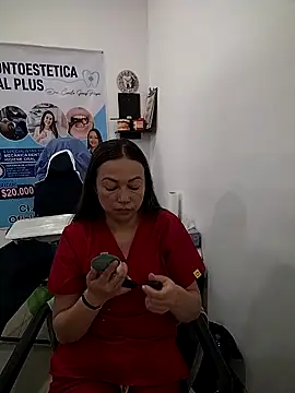 Snapshot of Madisson-04_ chatting on 11/14/25, 03:15 Madisson-04 online show from 11/14/25, 03:15